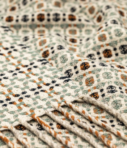merino-wool-blanket-vintage-throw-eucalyptus-detail