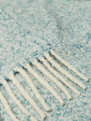 boucle-wool-throw-white-pearl-oil-blue-detail