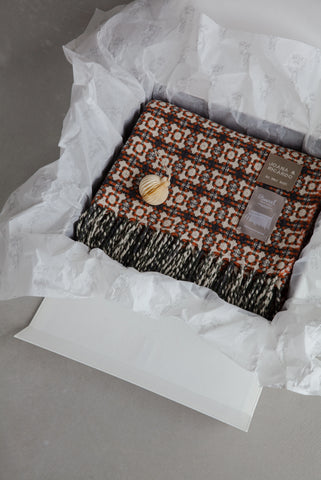 Manta Pequena + Etiqueta Bordada