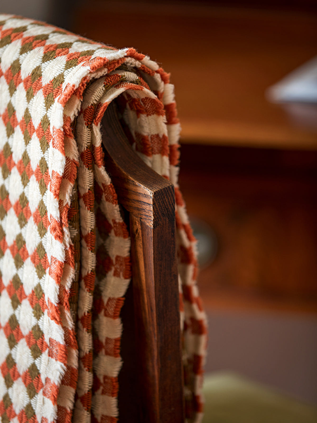 merino-wool-blanket-azulejo-throw-squares-bronze-terracota-detail