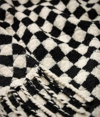 merino-wool-blanket-azulejo-pattern-throw-squares-black-detail