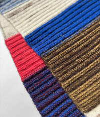 Gestreifter Strickschal