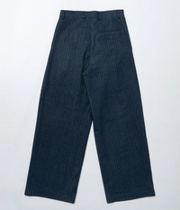 Weite Jeanshose mit Nadelstreifen