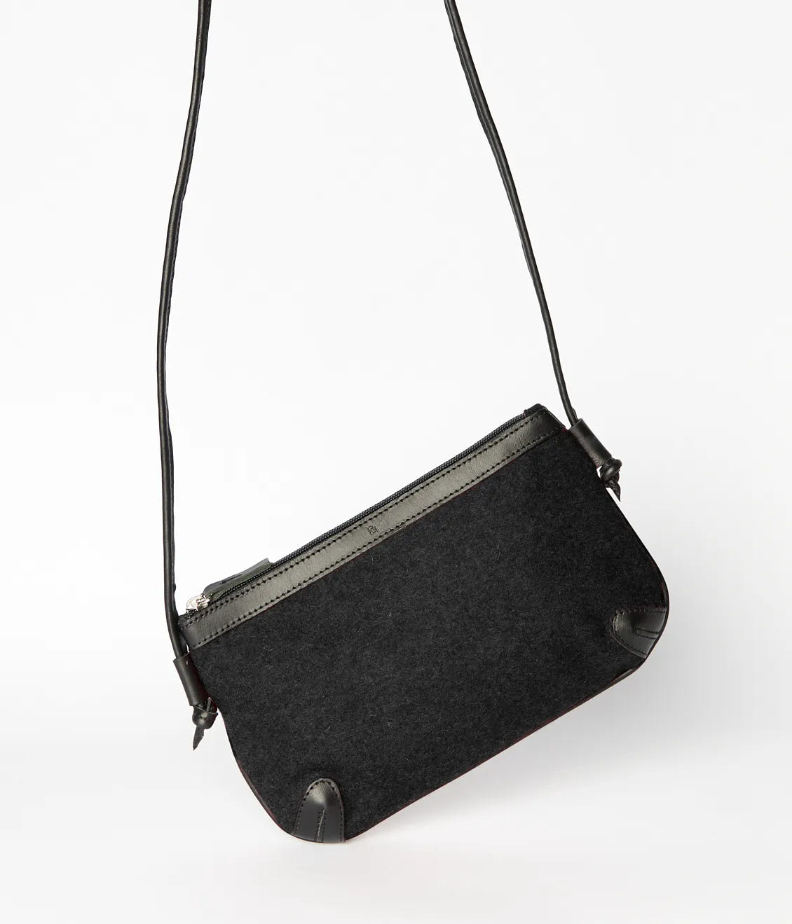 Shoulder strap clutch